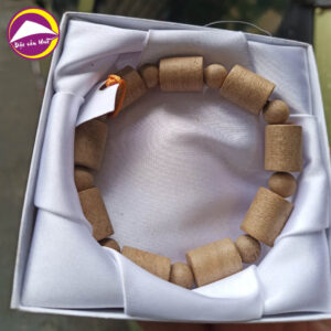 Vòng tay trầm hương trắng